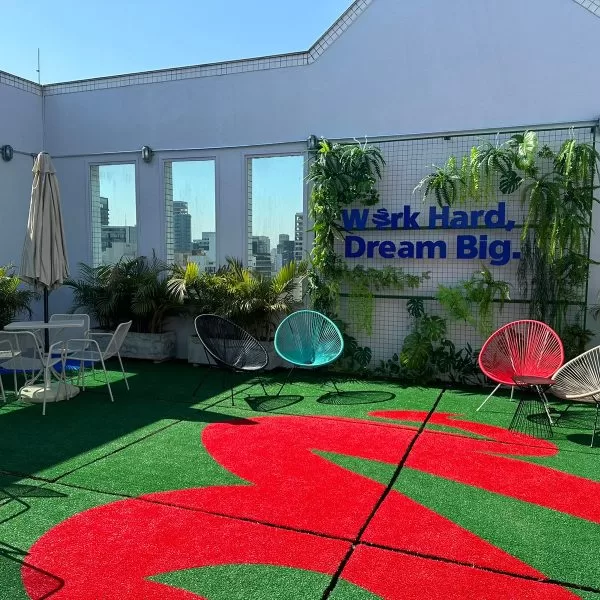 Arena Elite - Sala de estudo exclusiva com 8 salas e mesas redondas para grupos de estudos, além de contato com os coordenadores MedCof.