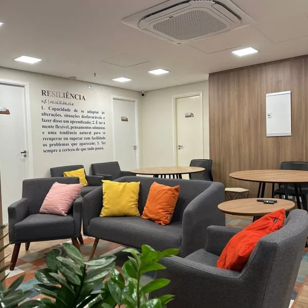 Arena Elite - Sala de estudo exclusiva com 8 salas e mesas redondas para grupos de estudos, além de contato com os coordenadores MedCof.