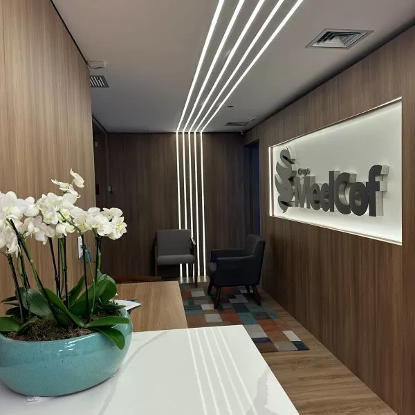 Arena Elite - Sala de estudo exclusiva com 8 salas e mesas redondas para grupos de estudos, além de contato com os coordenadores MedCof.