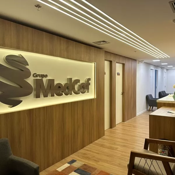 Arena Elite - Sala de estudo exclusiva com 8 salas e mesas redondas para grupos de estudos, além de contato com os coordenadores MedCof.